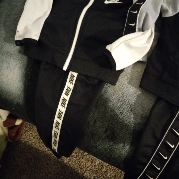 24 month 3 nike jump suites - Picture 1 of 3